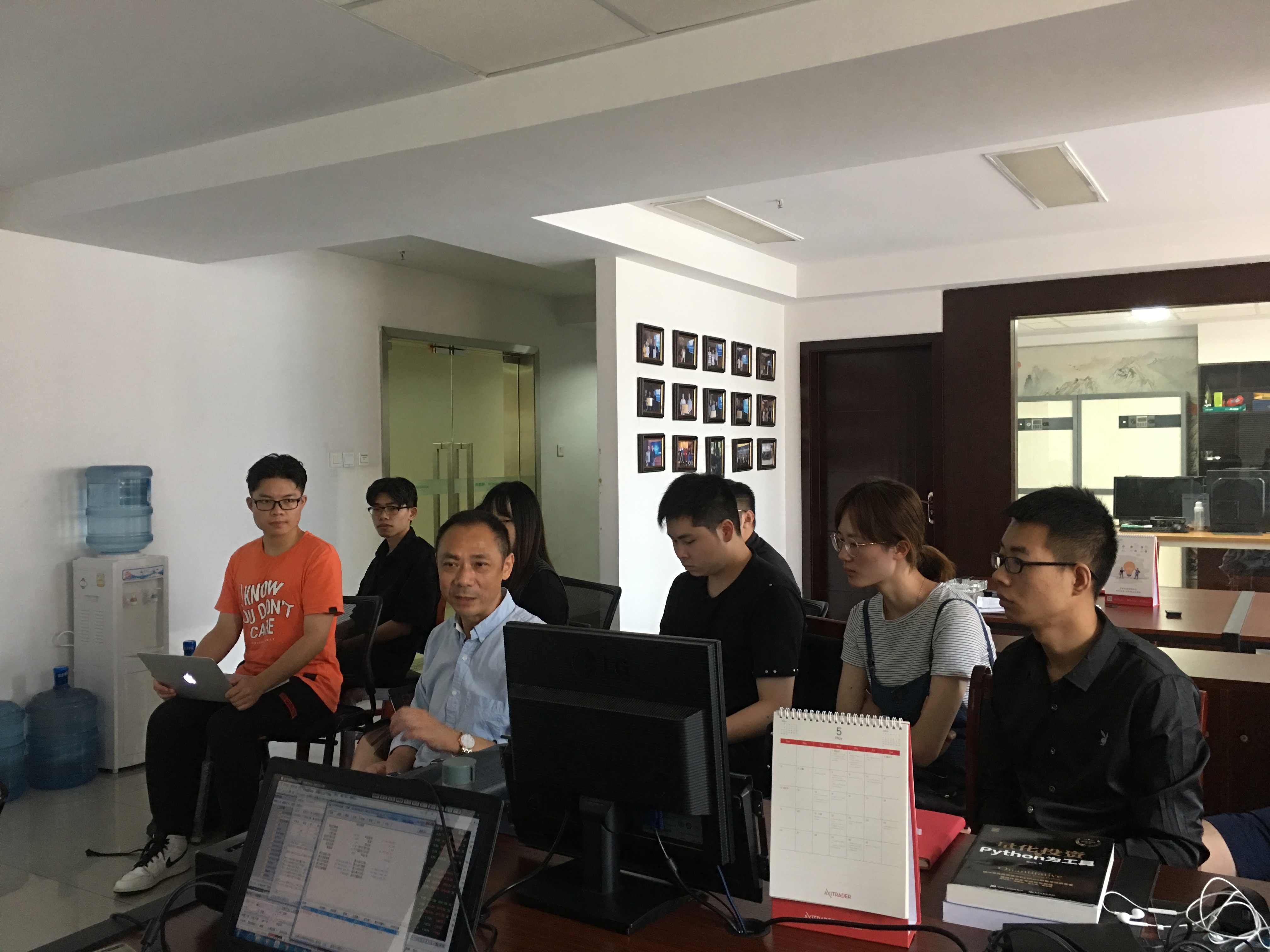 第二次实习生交流会于7月10日在社会实践基地开展 ，此次交流会的目的在于向新生引导实习的方向！